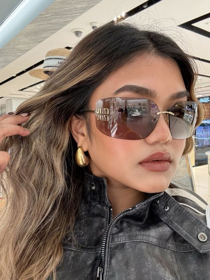 نظّارات Miu Miu الشمسية الشهيرة – جودة مثالية وتوصيل فابور!