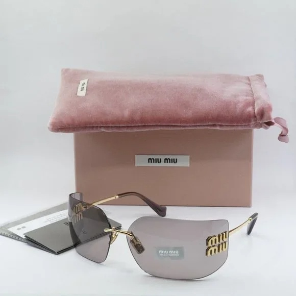 نظّارات Miu Miu الشمسية الشهيرة – جودة مثالية وتوصيل فابور!