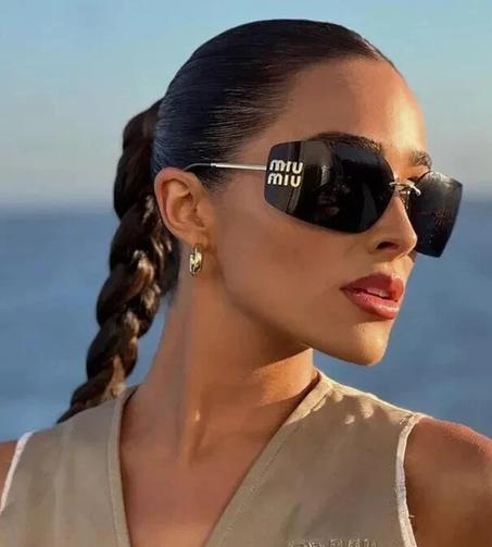 نظّارات Miu Miu الشمسية الشهيرة – جودة مثالية وتوصيل فابور!