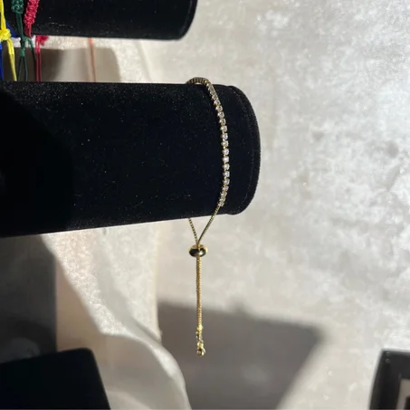 Le 'tennis' bracelet doré ajustable