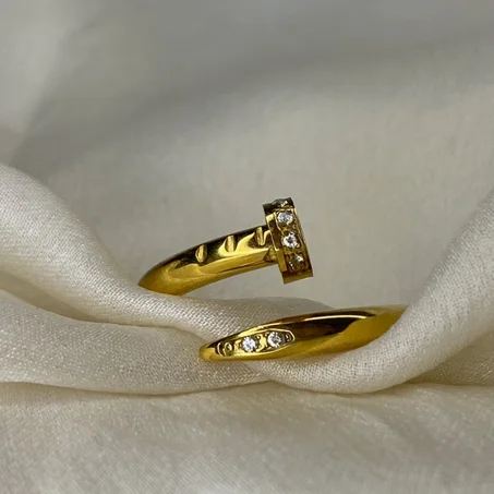 La bague "juste un clou"