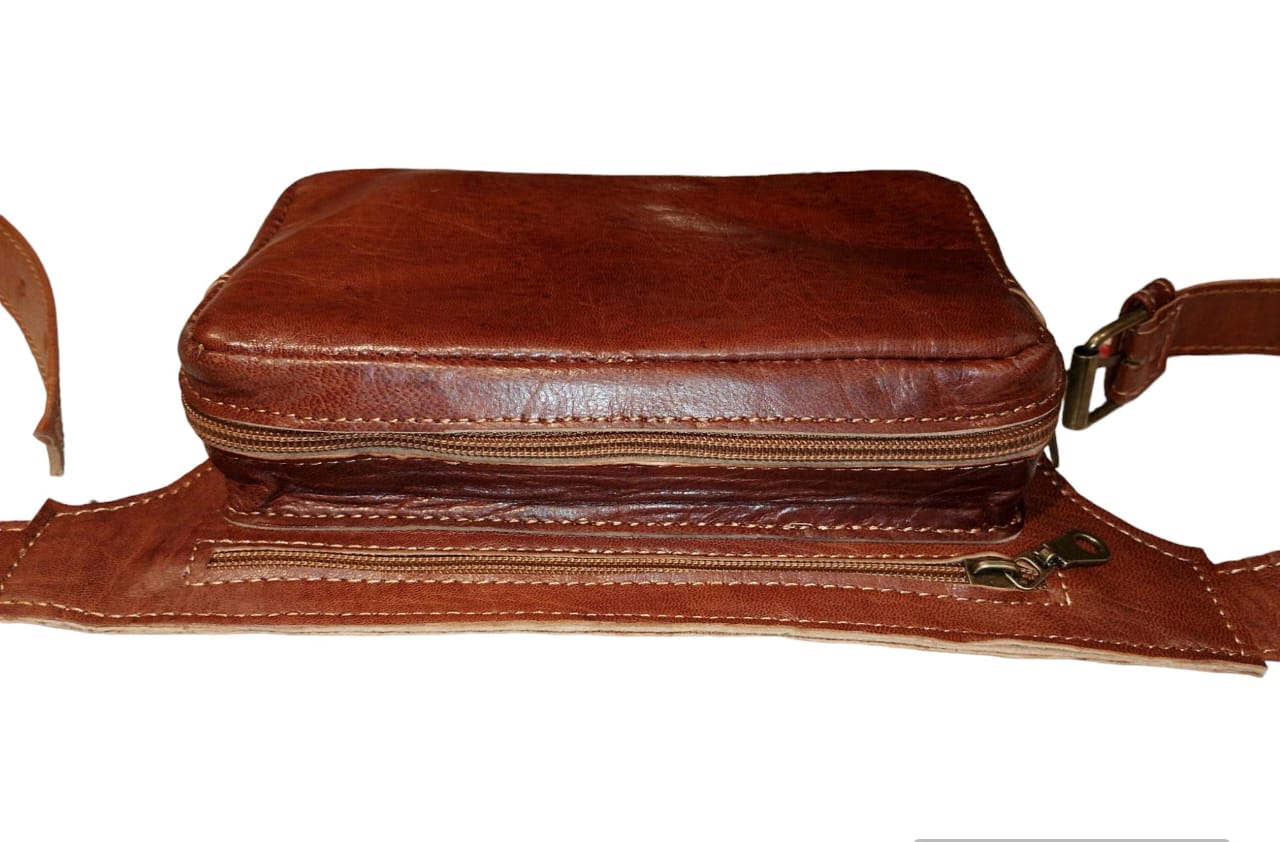 حقيبة الجلدية pouchet