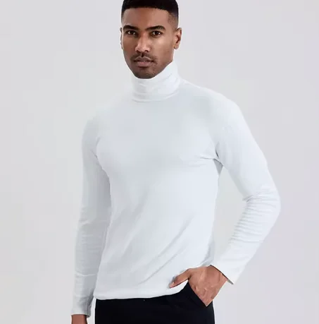 تشيرتات رجالية هي قطع أساسية ومتعددة الاستعمالات، وتتميّز بشكلها على هيئة حرف T، مع أكمام قصيرة وياقة دائرية أو على شكل V.