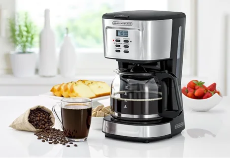 لاك اند ديكر مكينة قهوة 900 واط سعة 1.5 لتر 50 60 هرتز يكفي 12 كوب تصنع مقطرة و اسبريسو أسود + فضي DCM85 B5 ضمان سنتين زجاج