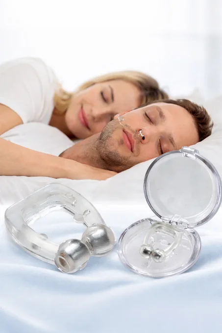 ودّع الشخير نهائياً خلال أول ليلة – جهاز ذكي بدون أدوية ولا جراحة