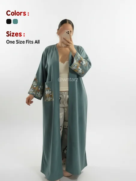 كيمونو دافئ من قماش دان بتصميم أنيق وتطريز راقٍ