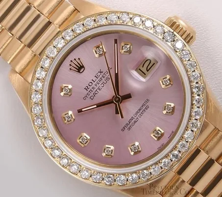 ساعة روليكس ذهبي مع أرضية وردي