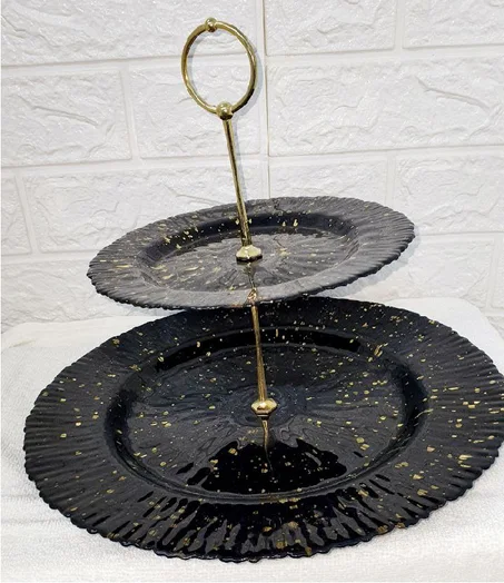 Assiettes de gâteaux en deux étages