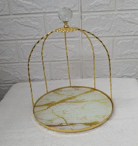 Cage à dessert dorée