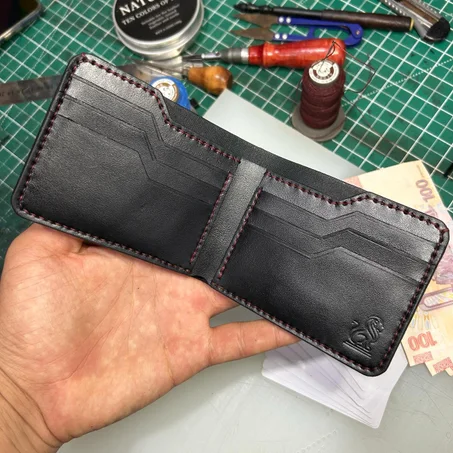 محفظة مصنوعة من جلد طبيعي 100٪ ومخيطة يدويا لحمل بطاقات واموال