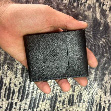 محفظة مصنوعة من جلد طبيعي 100٪ ومخيطة يدويا لحمل بطاقات واموال