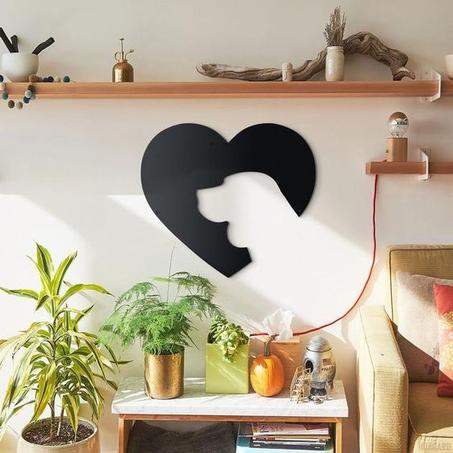 لوحة حائطية "كلب وسط قلب"