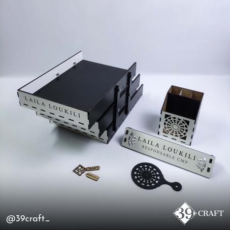 حزمة سطح المكتب: منظم الملفات والأوراق + منظم الأقلام + لوحة اسم مخصصة + حاملة كوب القهوة