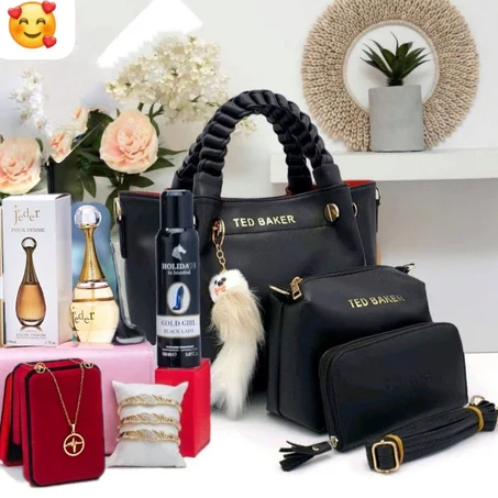 باك الهدايا النسائي الفاخر – أناقة وردية متكاملة 🎀✨