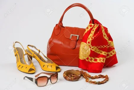 حقائب نسائية واكسسوارات