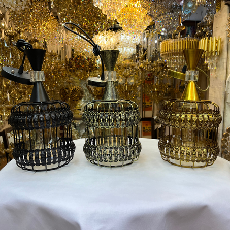 ثلاث ثريات بتصاميم راقية