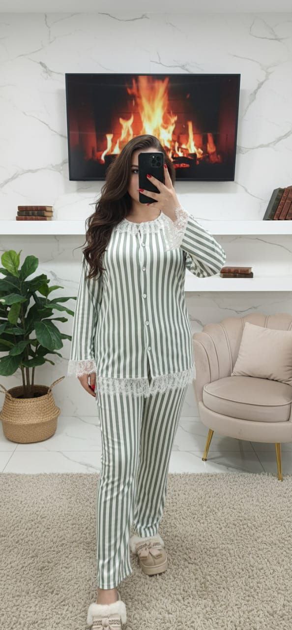 ✨بيجامة الدانتيل الفاخرة بإطلالة مميزة✨