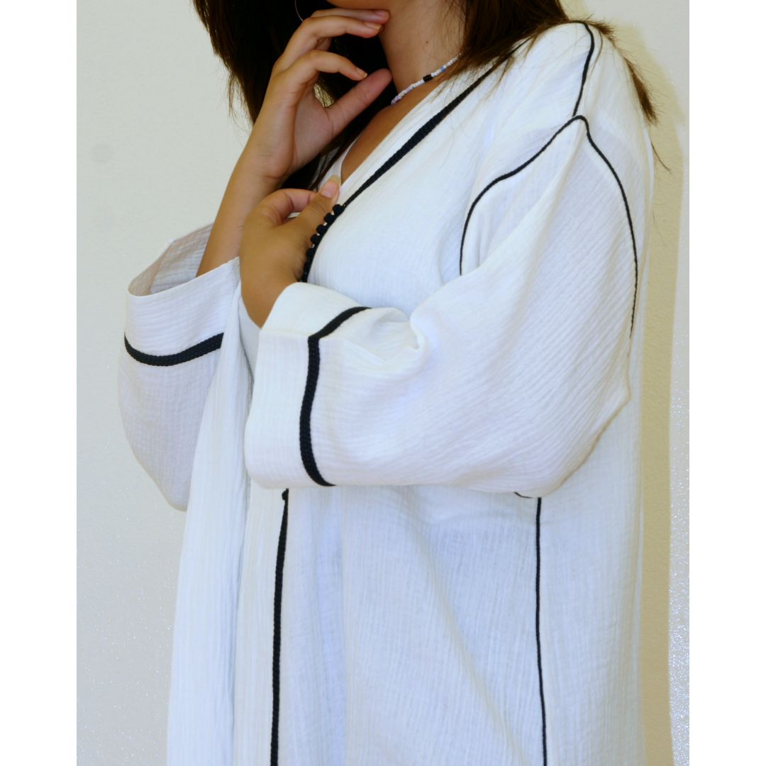 كيمونو ابيض بالعقاد