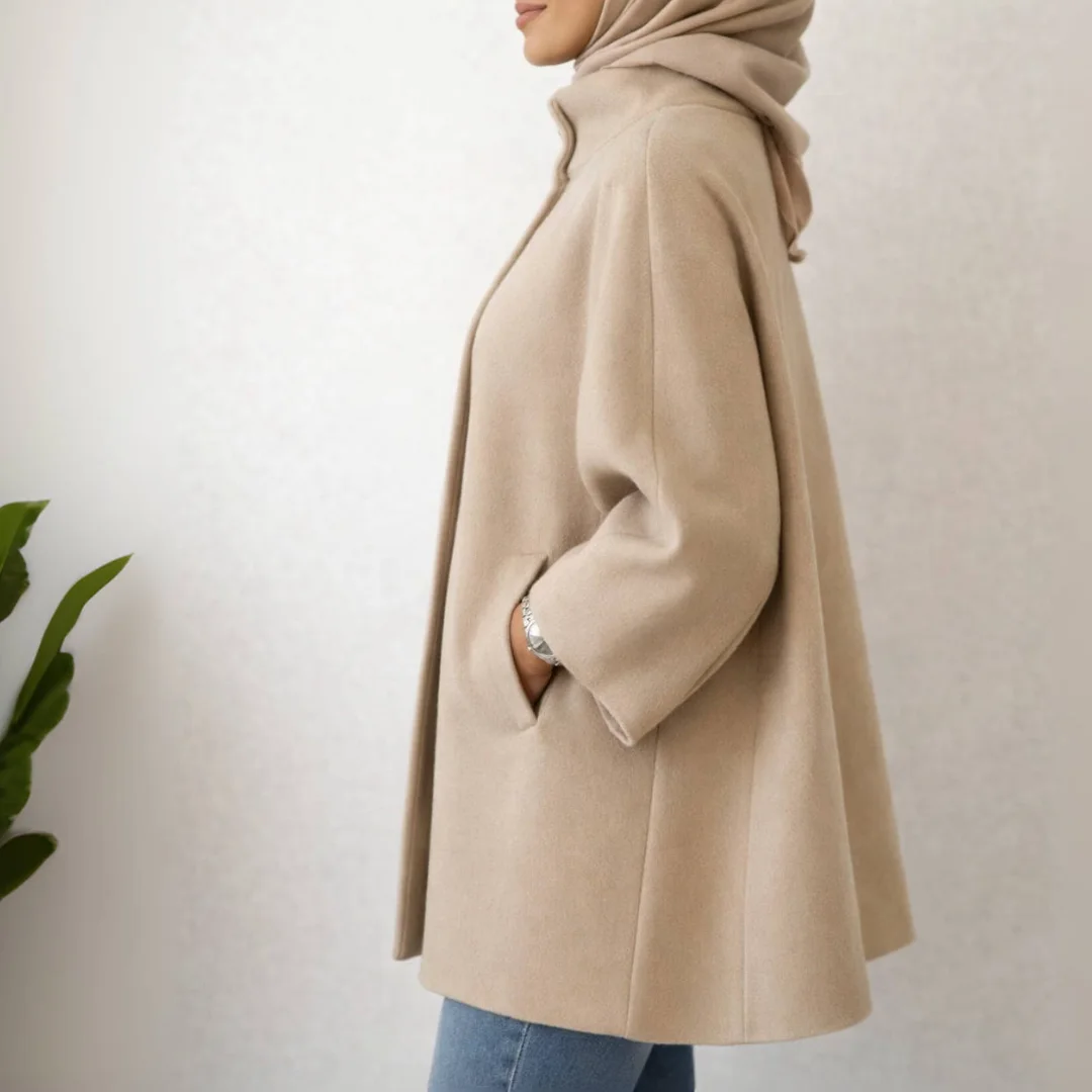 Cape manteau ample à col montant en beige – Femme (hijab friendly)