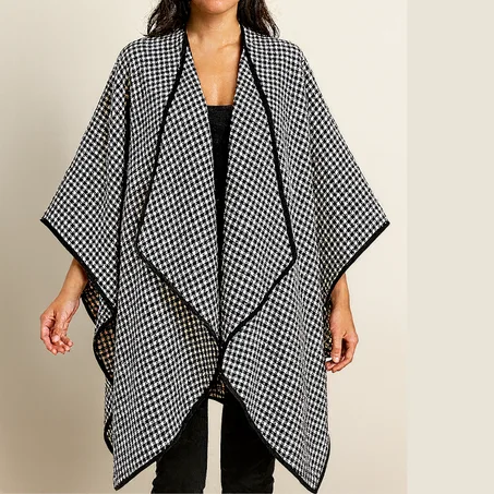 Cape en Tissu Channel Noir et Blanc – Élégante et Chic