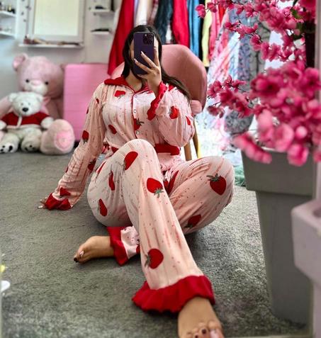 بيجامة تجمع بين الراحة والأناقة