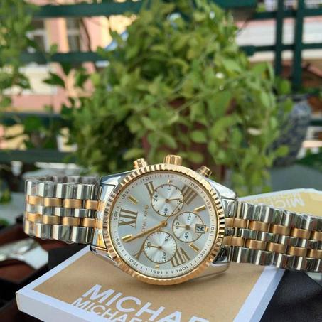 ساعة مايكل كورس الفاخرة
