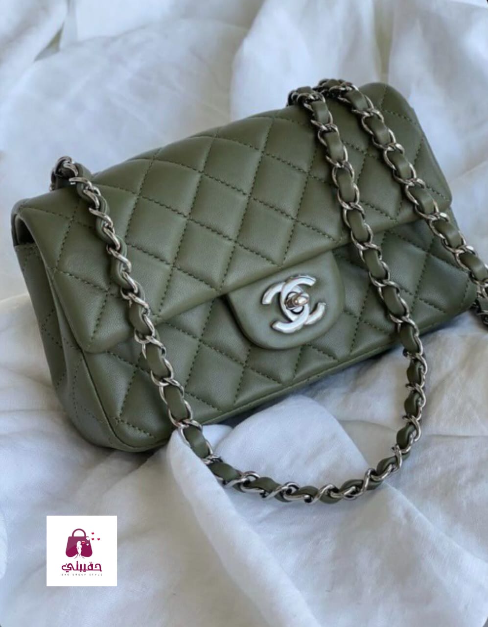 حقيبة يد فاخرة من CHANEL – تصميم أنيق يليق بكل إطلالة