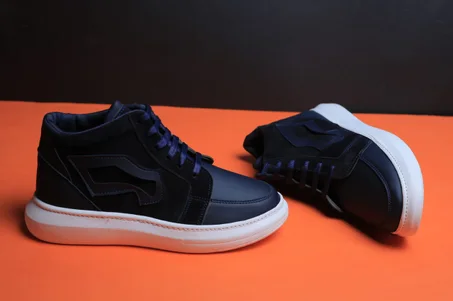 كوتشي هاف خامات مستورده شمواه مطعم بس جلد صناعي.