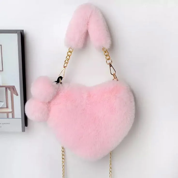 Sac à main Cœur en fausse fourrure rose poudré