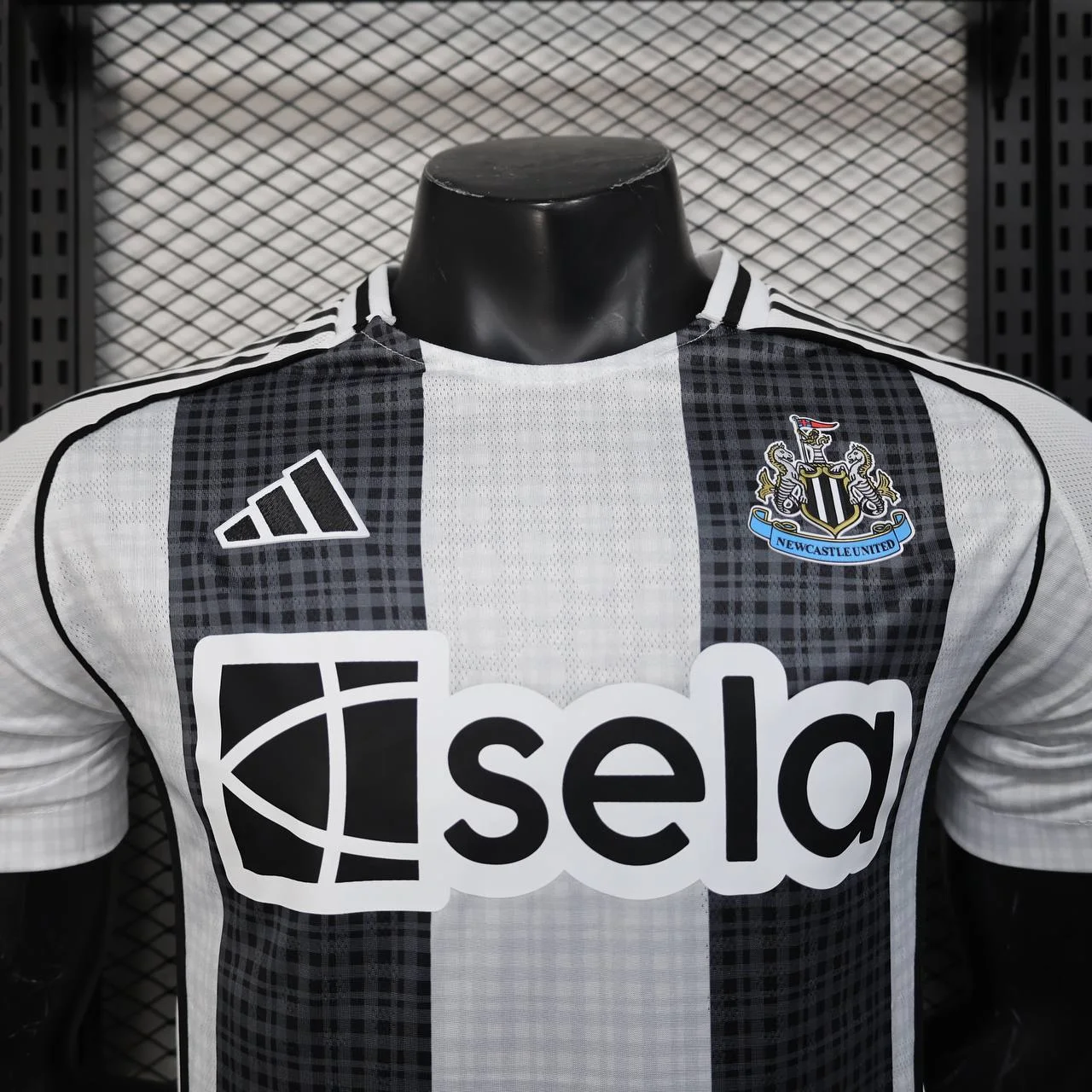 Newcastle 2025/26 Home kit player version