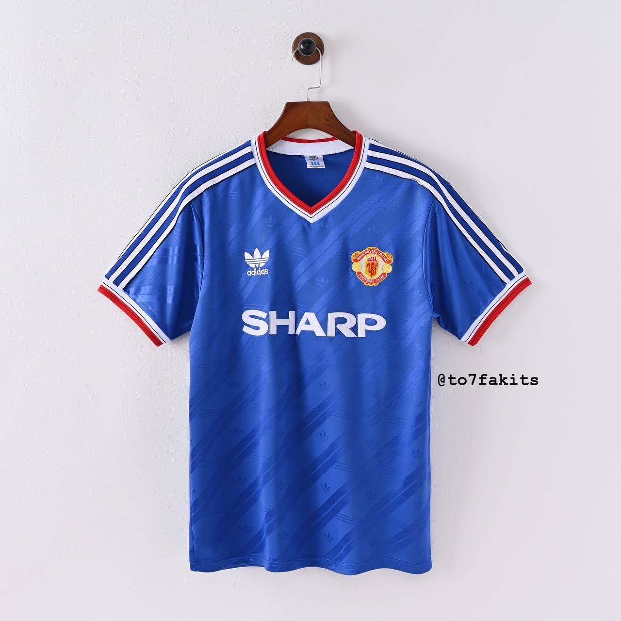 Man united 86 away kit retro version