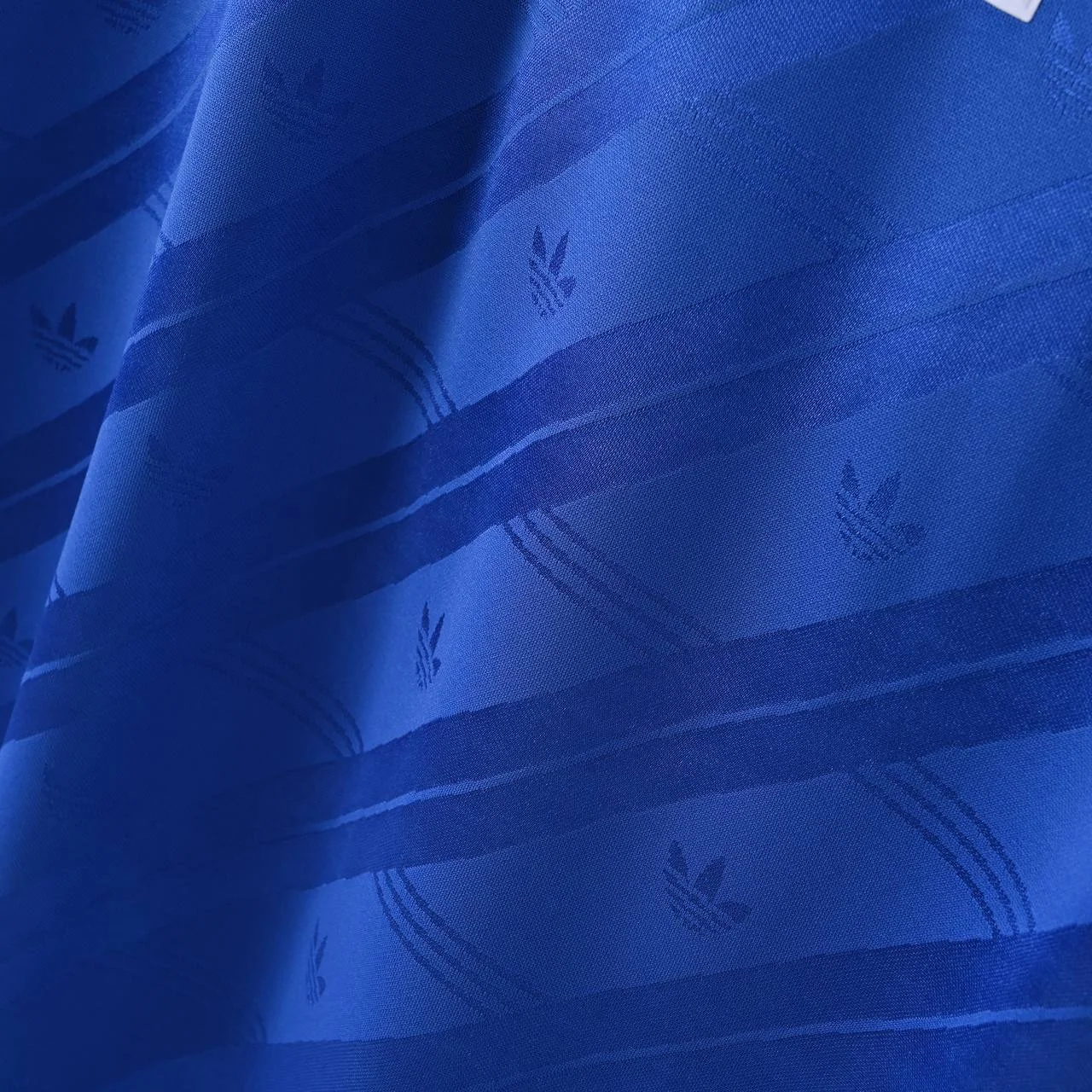 Man united 86 away kit retro version