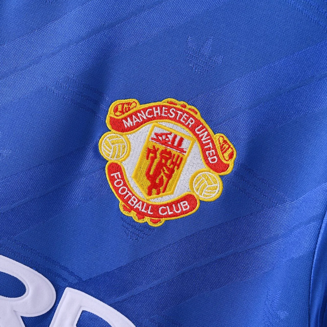 Man united 86 away kit retro version