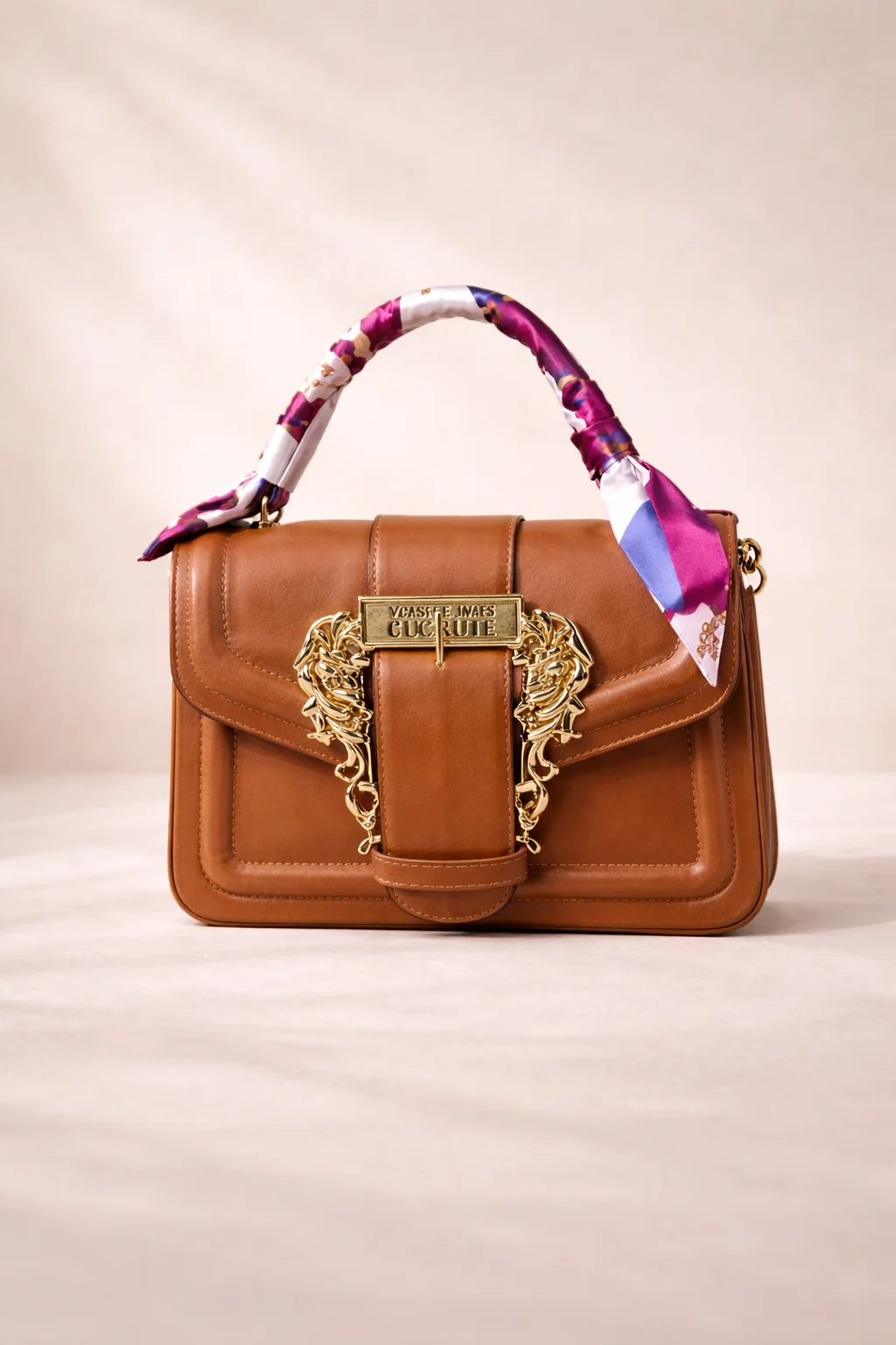 حقيبة يد نسائية فاخرة بسلسلة ذهبية – إصدار أنيق 2026