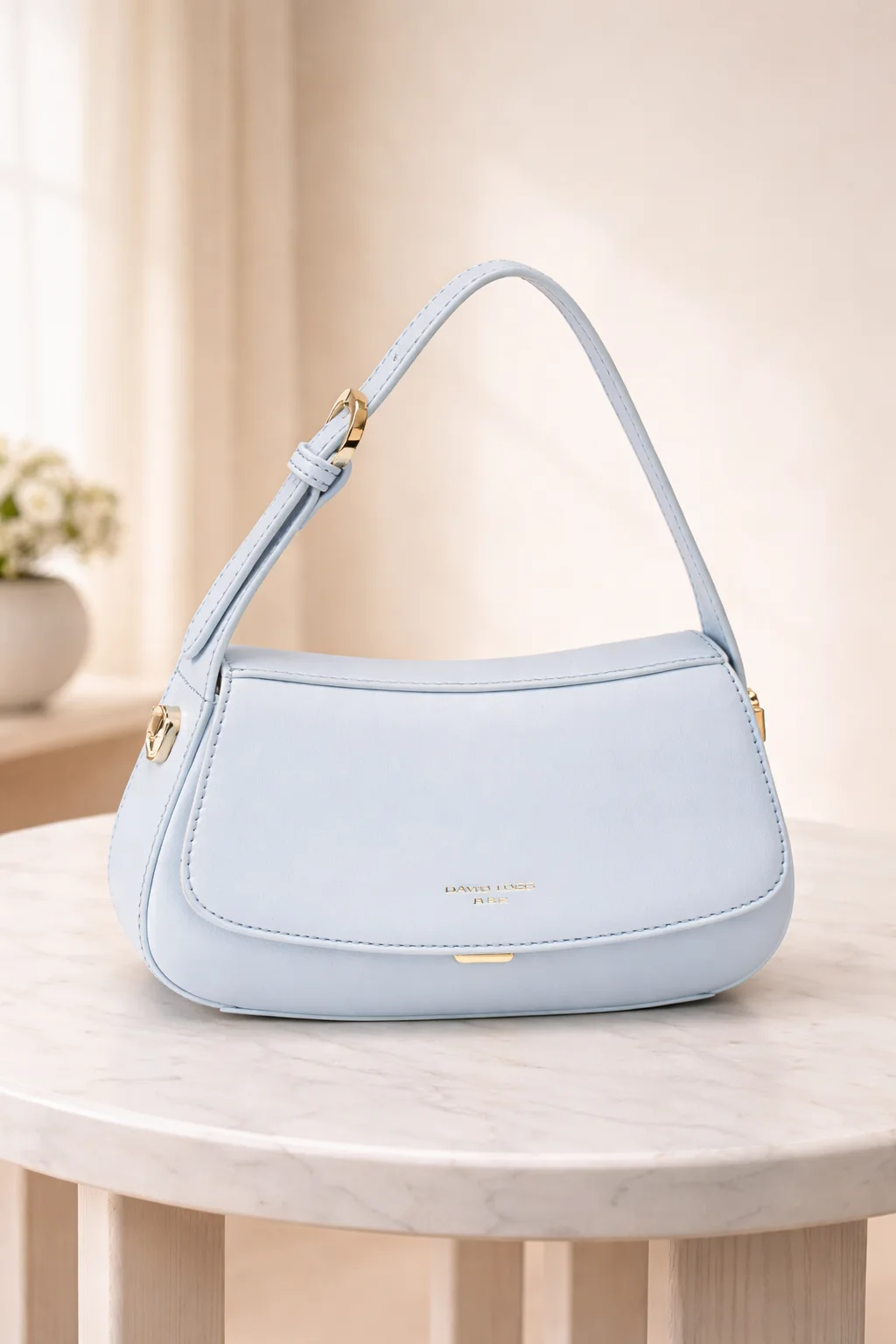 👜 شنطة نسائية صغيرة أنيقة – عملية وخفيفة