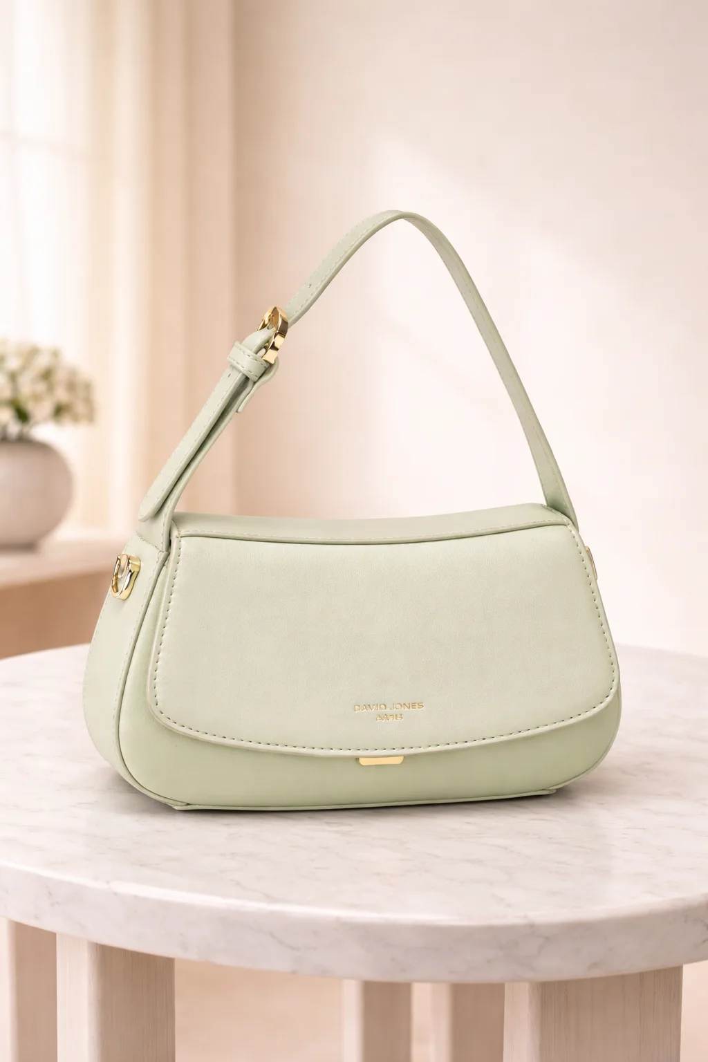 👜 شنطة نسائية صغيرة أنيقة – عملية وخفيفة