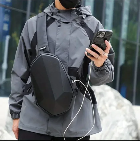 🎒 حقيبة "الدرع" المستقبلية ضد السرقة والماء 🛡️