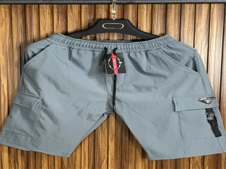 Short 🩳 PRADA.