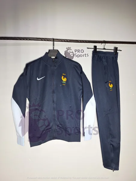 SURVETMENT France Black&White