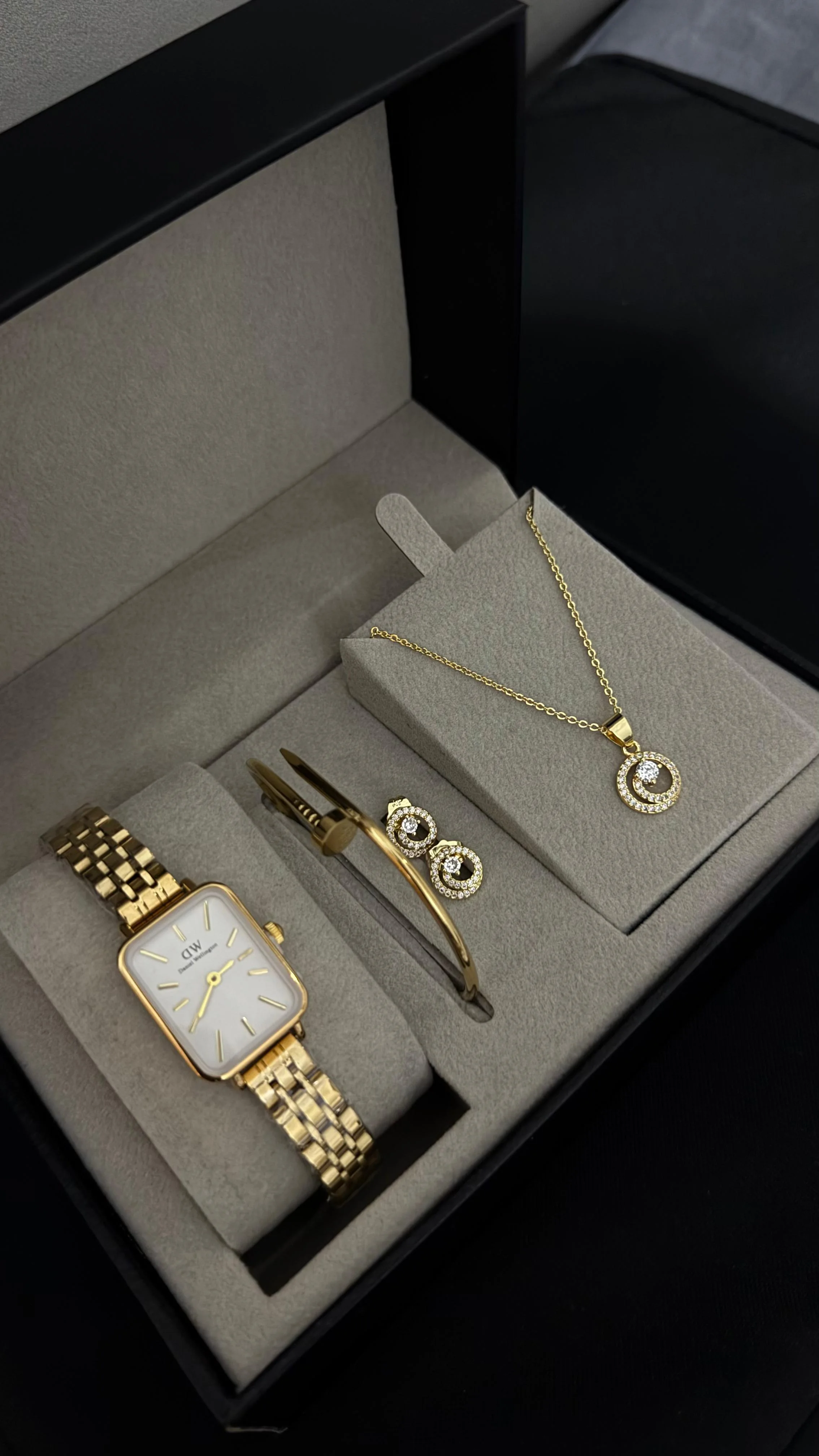Coffret Élégance Émeraude – Montre Daniel & Ensemble Chic Moderne