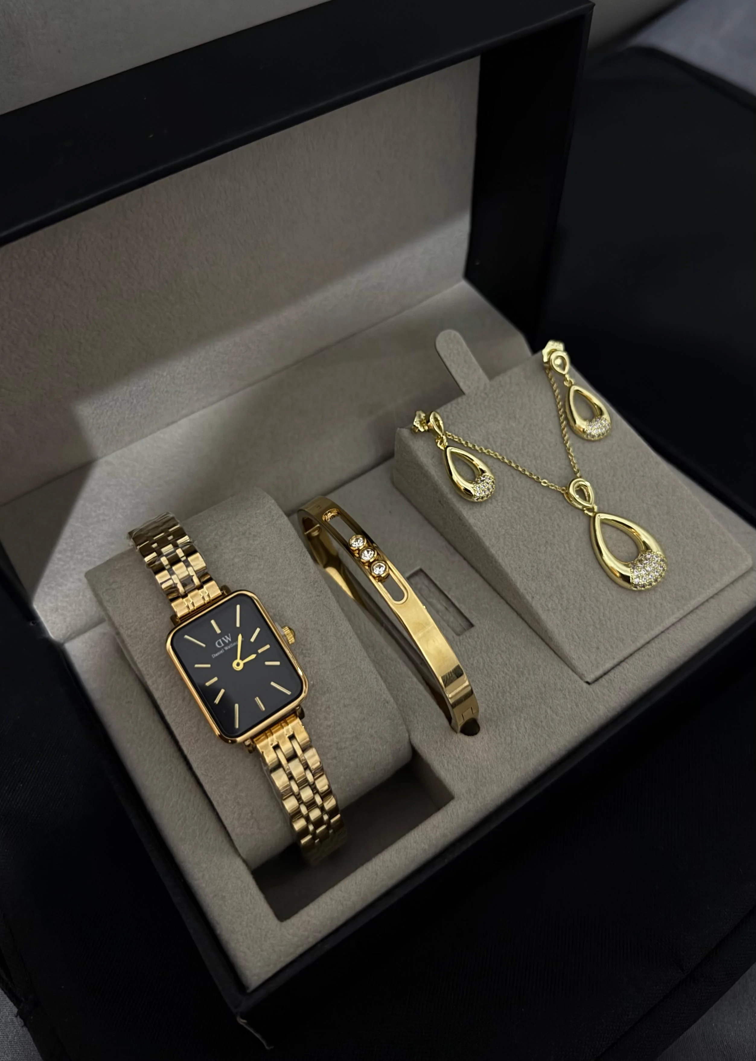Coffret Élégance Émeraude – Montre Daniel & Ensemble Chic Moderne