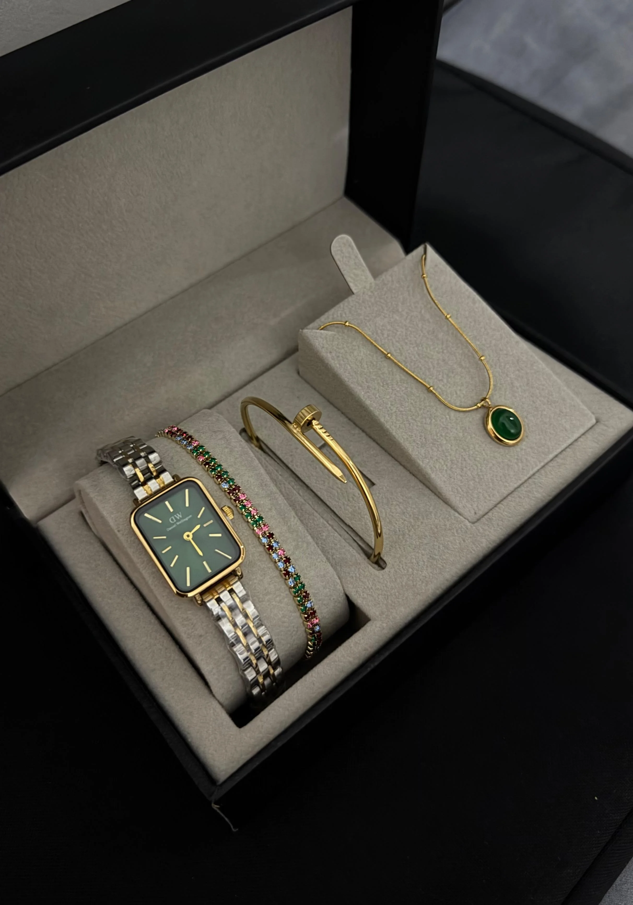 Coffret Élégance Émeraude – Montre Daniel & Ensemble Chic Moderne