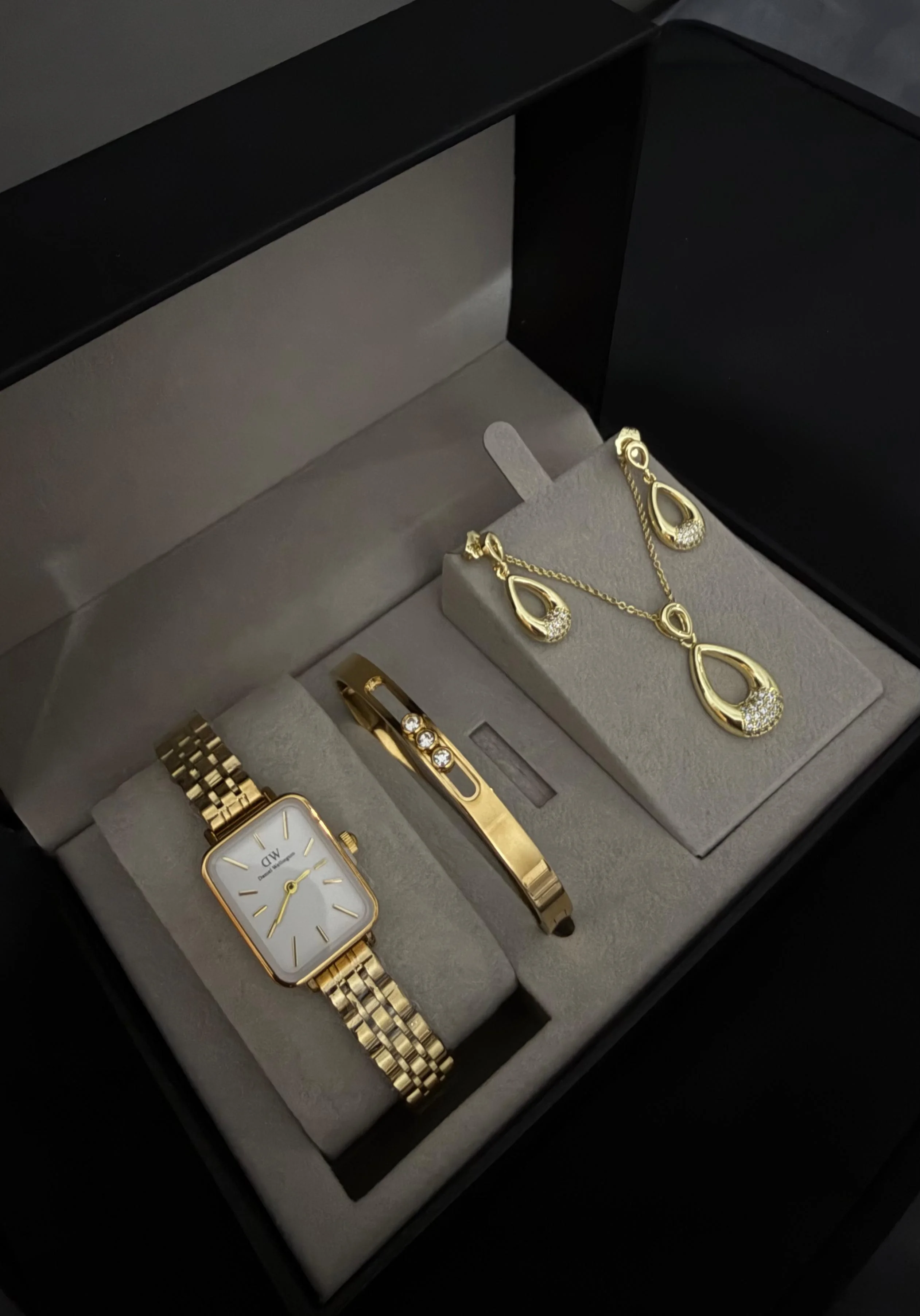 Coffret Élégance Émeraude – Montre Daniel & Ensemble Chic Moderne