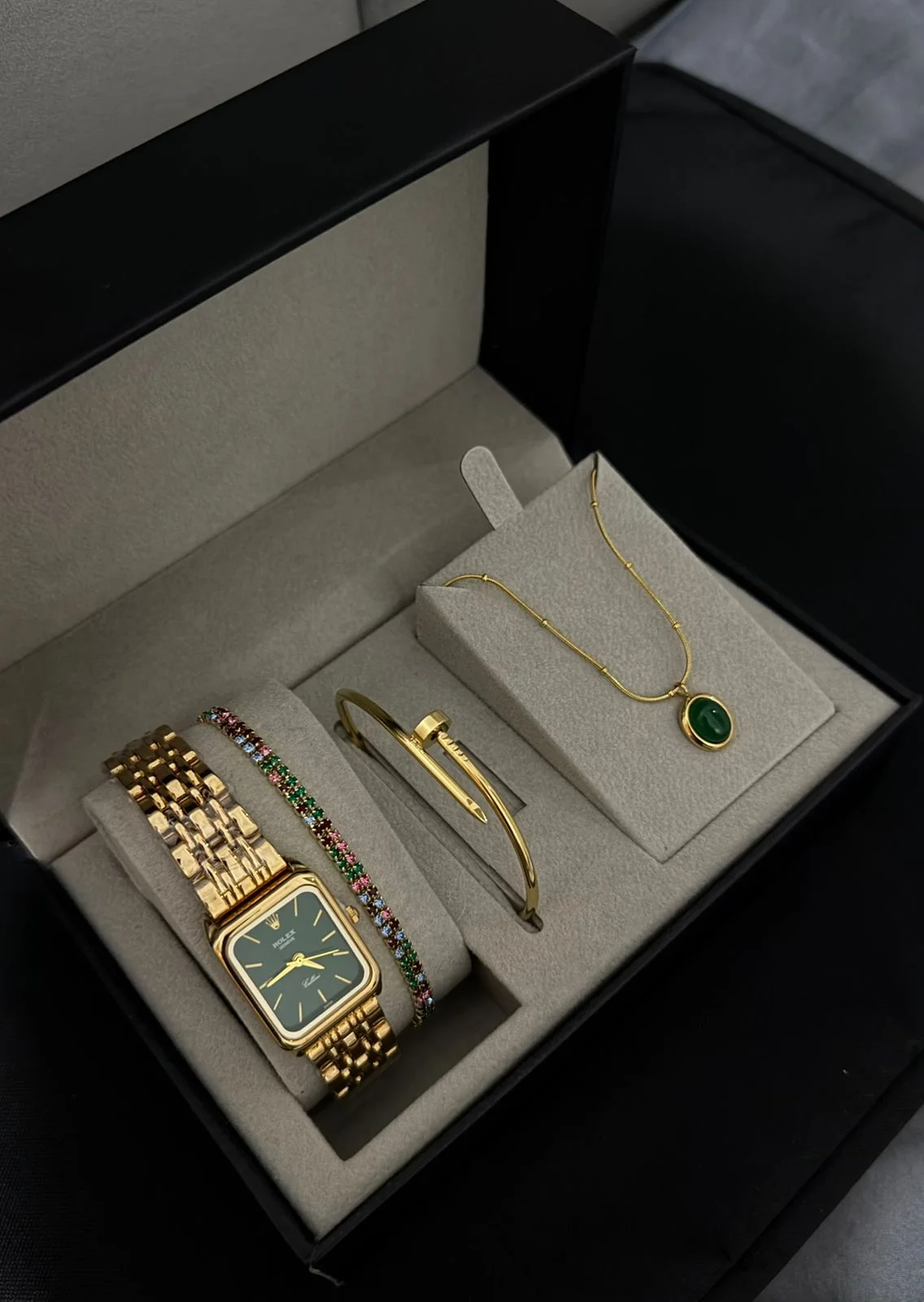 Coffret Élégance Émeraude – Montre & Ensemble Chic Moderne