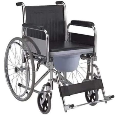 Chaise roulante avec pot