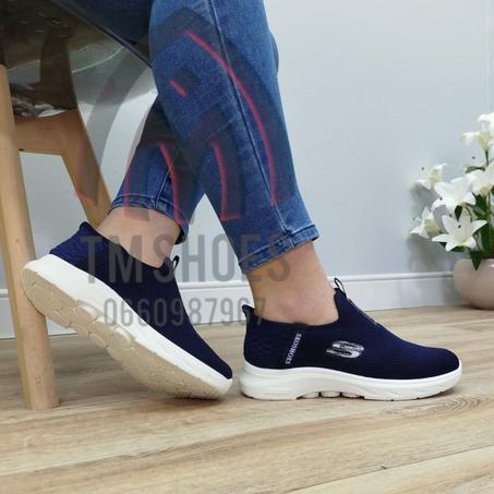 مع حذاء Skechers الطبي للنساء، ما تحسي لا بالتعب لا بالضغط.
