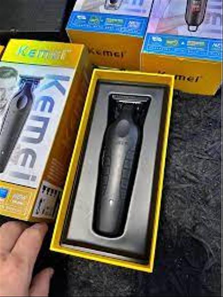 الات الحلاقة والعناية بالشعر