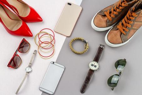 الملابس و الاحذية والمجوهرات و الساعات