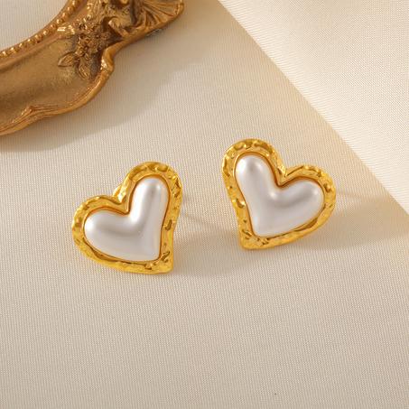 Heart stud earrings