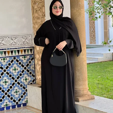 عباية كريب أنيقة بألوان عصرية